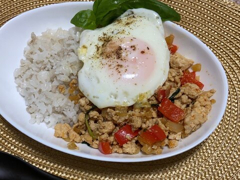 鶏胸肉のガパオライス